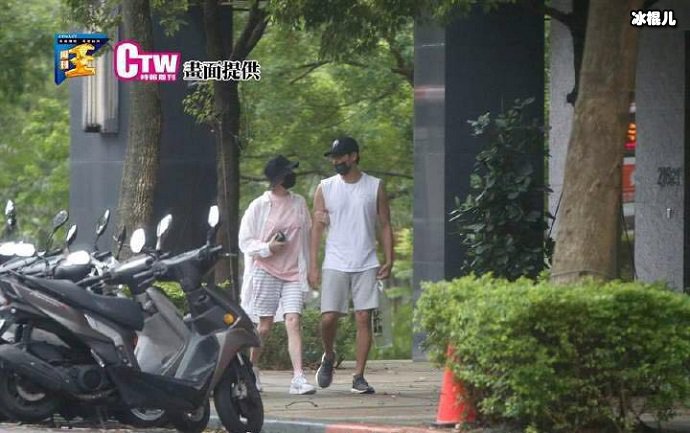 郭雪芙和孙其君一起去采买