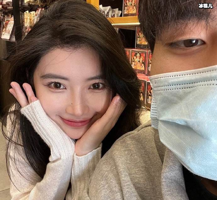 au方圆照着易美玲整的吗