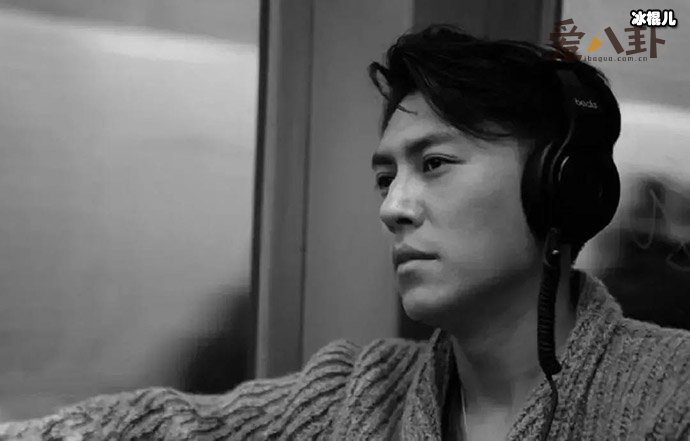 靳东家庭背景如何