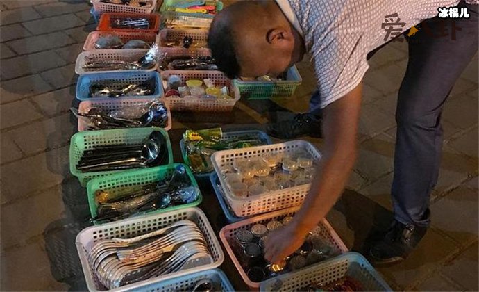 摆地摊为什么这么火