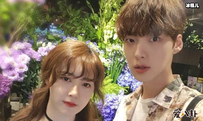 具惠善安宰贤亲密合照