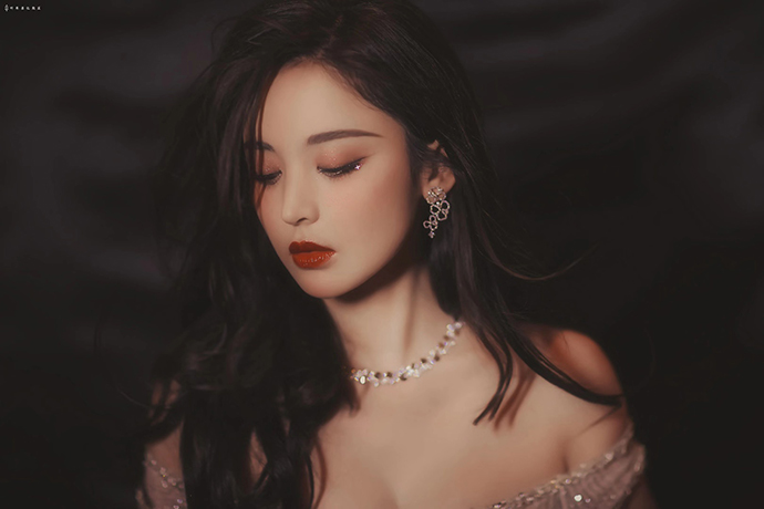 娜扎MAMA颁奖典礼上的造型