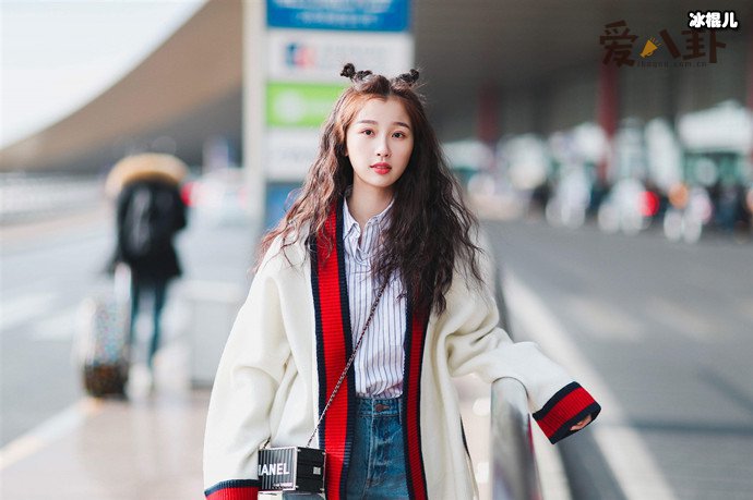 THE NINE现身机场遭粉丝围堵