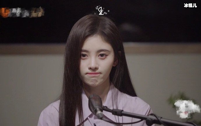 鞠婧祎多次失误自责落泪