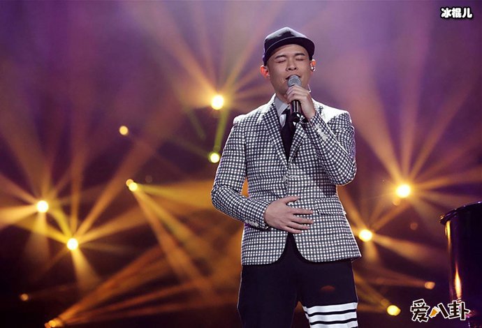 侧田戴帽子是因为秃头？