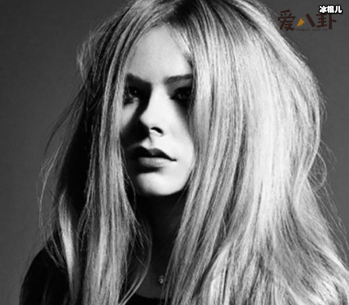 艾薇儿现任老公是谁