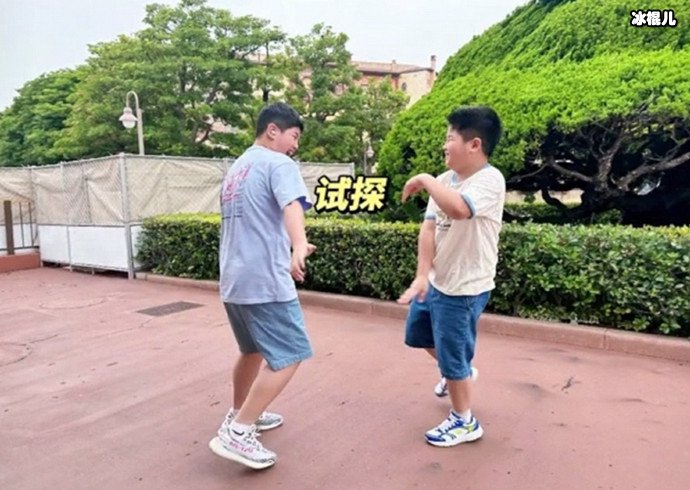 安吉与小鱼儿图片