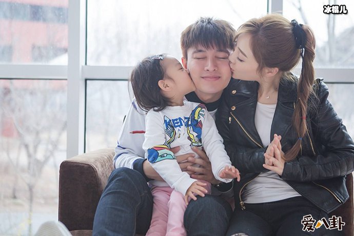 贾乃亮和李小璐离婚了？疑似正在争夺甜馨抚养权