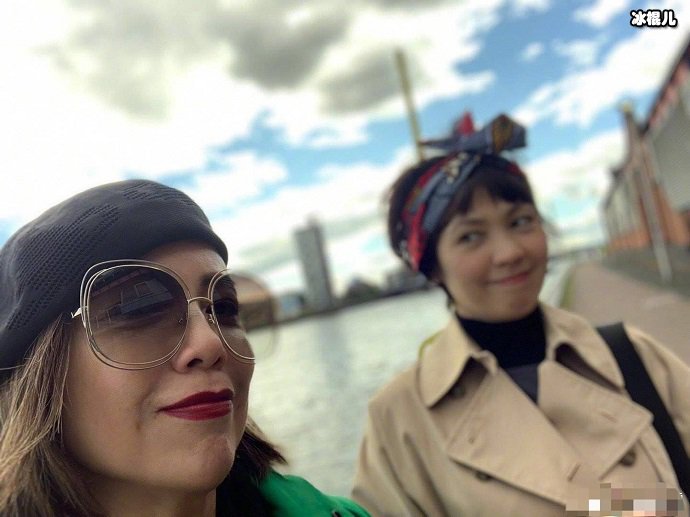 邓萃雯和陈洁仪旅行时的合照