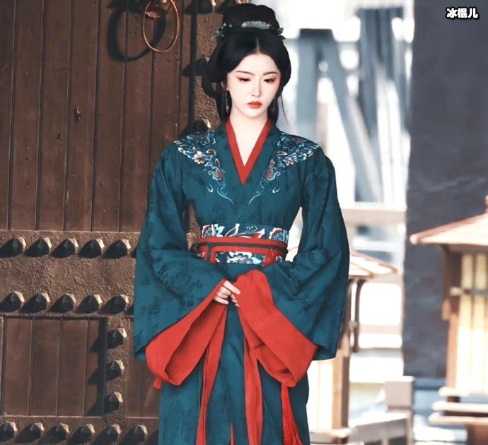 孔雪儿折腰造型