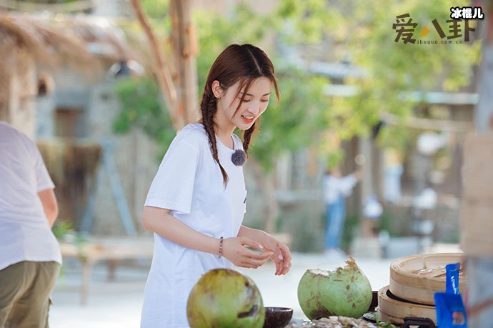 杨超越的真实学历