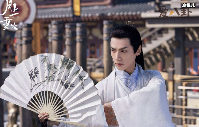 月上重火以爱情为主