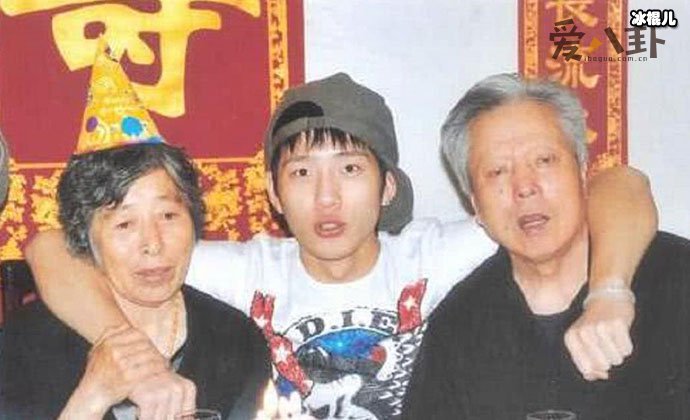 井柏然和爷爷奶奶