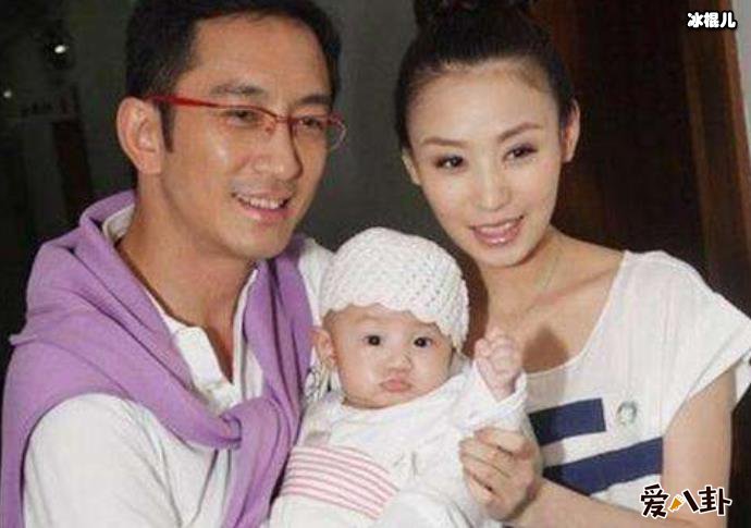 石洋子吴启华一家三口