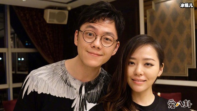 张靓颖与绯闻男友深夜聚餐