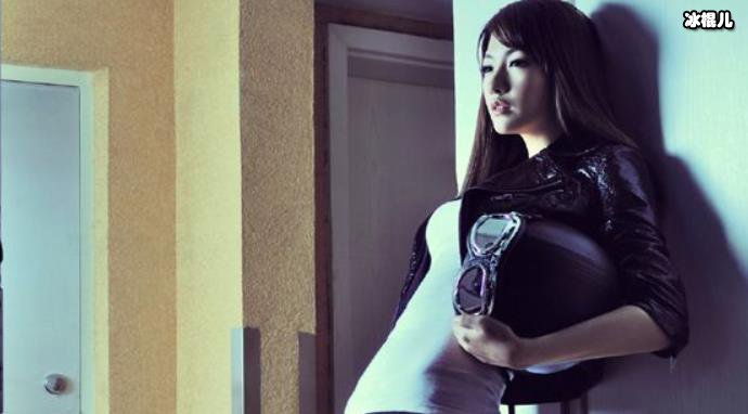 王希怡现状，她的家庭背景是怎样的