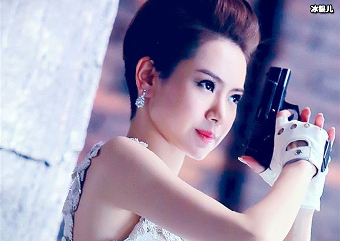 戚薇男人装，宽衣解带性感身材