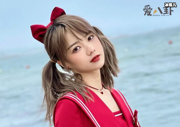 网红机智的党妹博物馆前跳舞引热议