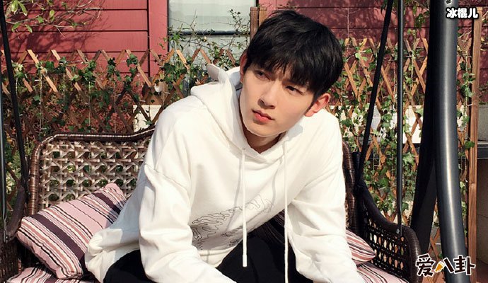 嘉行传媒艺人樊治欣