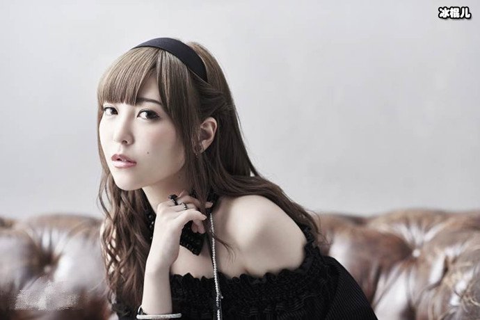 歌手黑崎真音图片