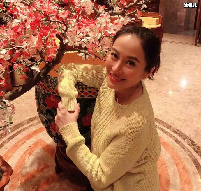 叶璇和海棠花照片