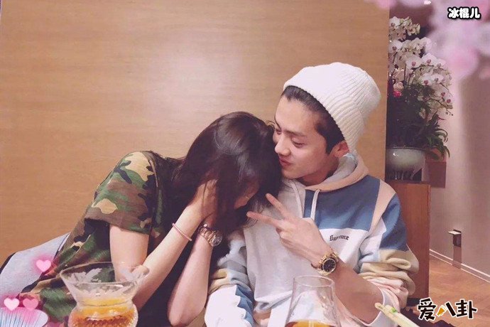 鹿晗关晓彤亲密照