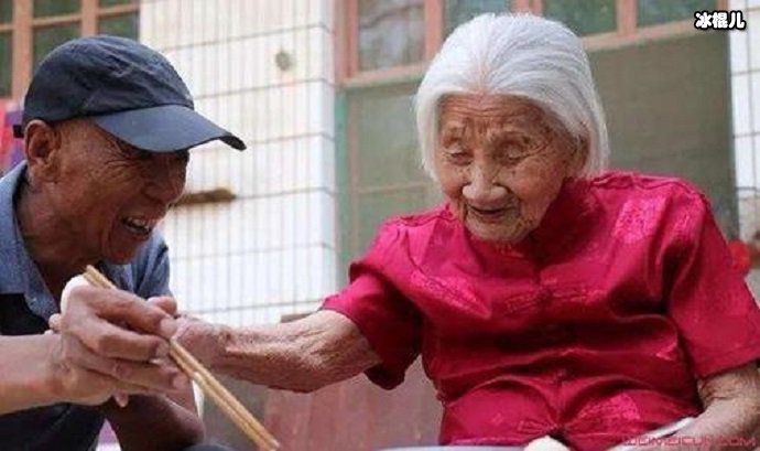 李秀枝老人照片