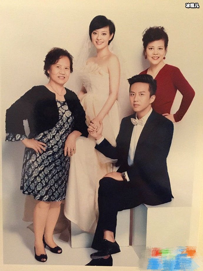 邓超晒母亲与孙俪母亲合影