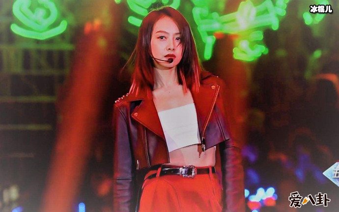 创造营2020导师宋茜舞台照