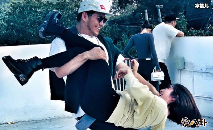 赵奕欢与李伯恩合照