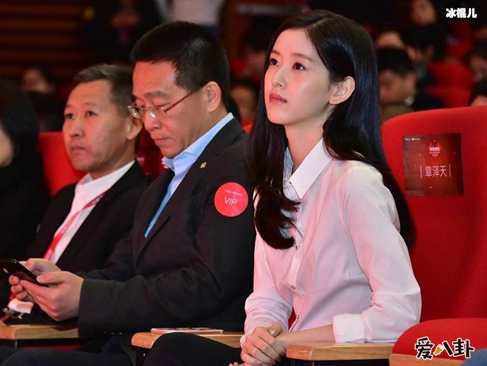 奶茶妹妹章泽天辟谣成绩差