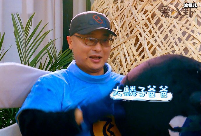 邓莎光头老公身份是什么