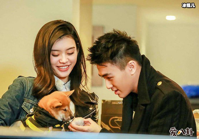 奚梦瑶何猷君合照