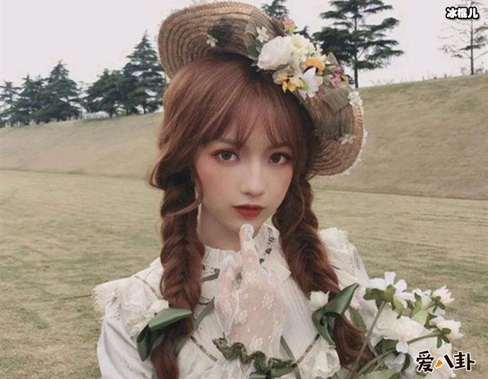 B站美妆博主机智的党妹写真