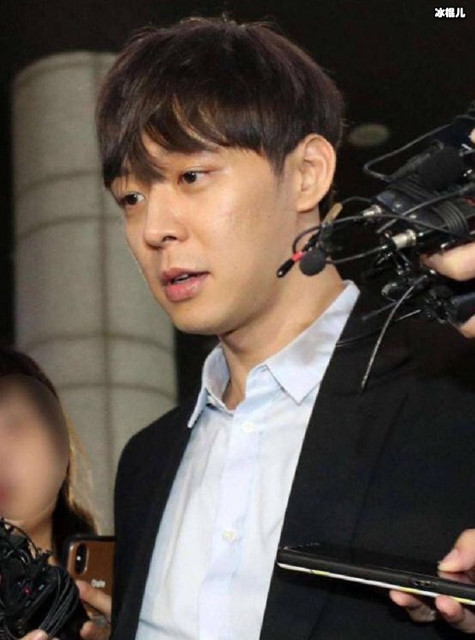 朴有天接受媒体采访