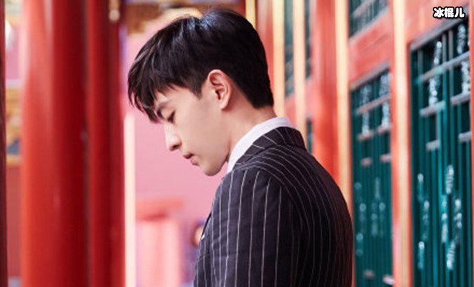 邓伦帅气的写真