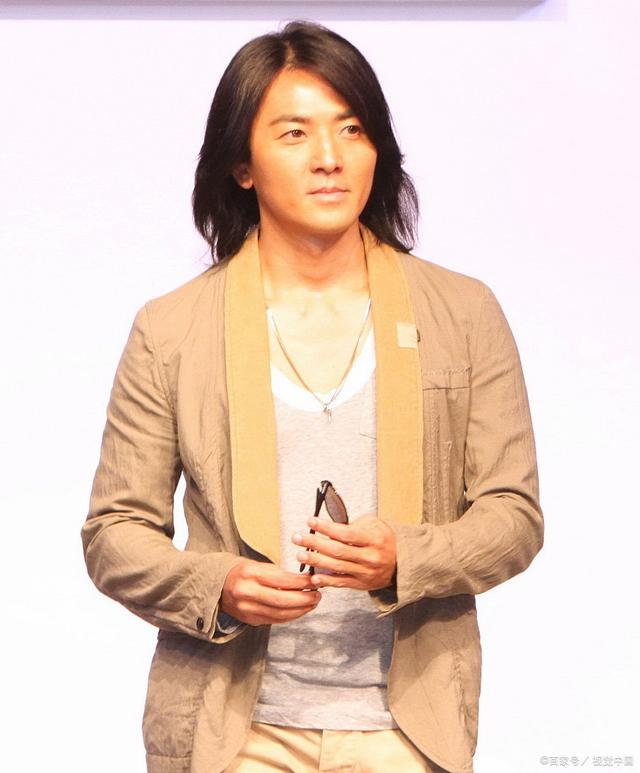 郑伊健为何选择佛系人生？财富自由后生活揭秘，日本隐居真相如何？