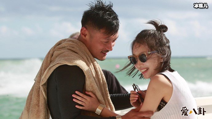 余文乐与老婆亲密照