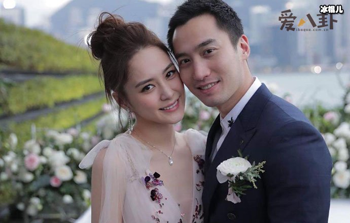 赖弘国阿娇合影