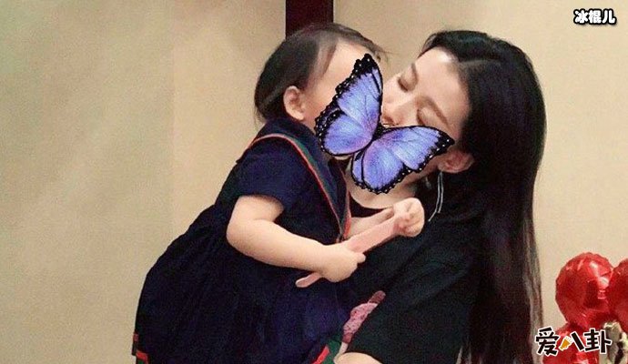 孙怡晒照为女庆生 