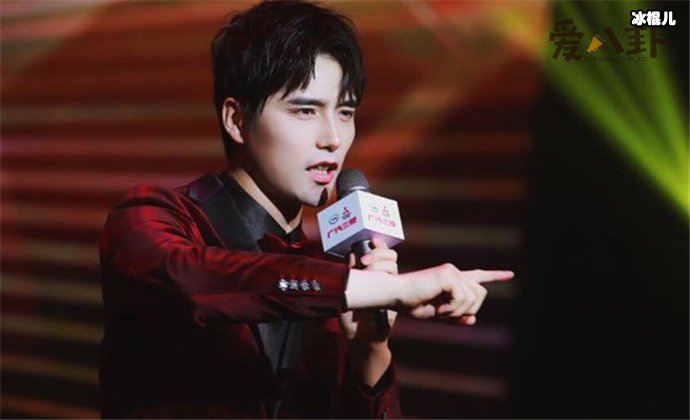 阿云嘎首谈六年女友