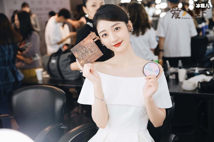 灵超戚砚笛被爆低调恋爱