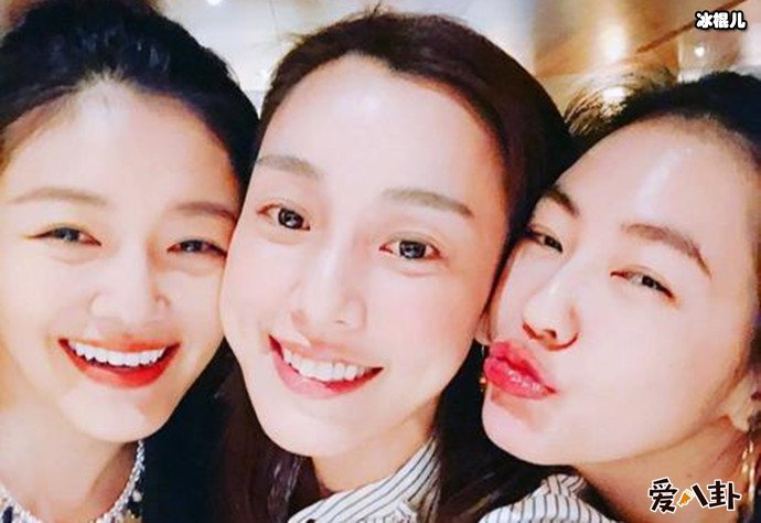 范玮琪大小S亲密照