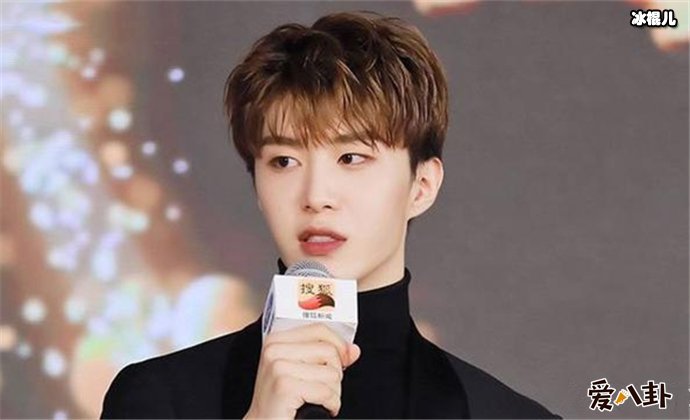 曝范丞丞洗澡摔倒