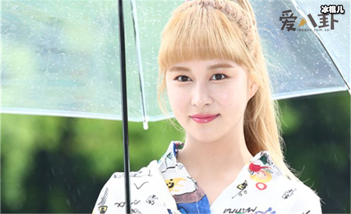 女团成员撞脸马丽