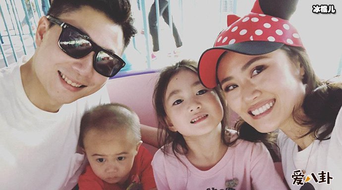 李小鹏李安琪和孩子们的合照