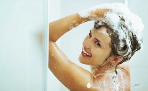 解析美国人早晨洗澡的需求，贴合日常场景超易懂