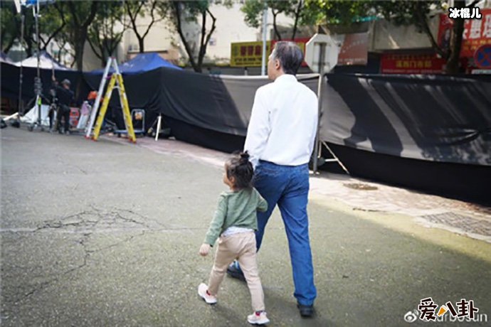 “老”邓超与孩子的合照