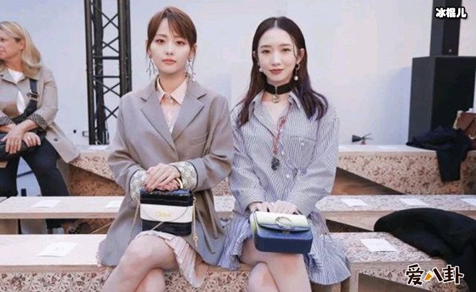 张嘉倪孟美岐巴黎时装周同框照