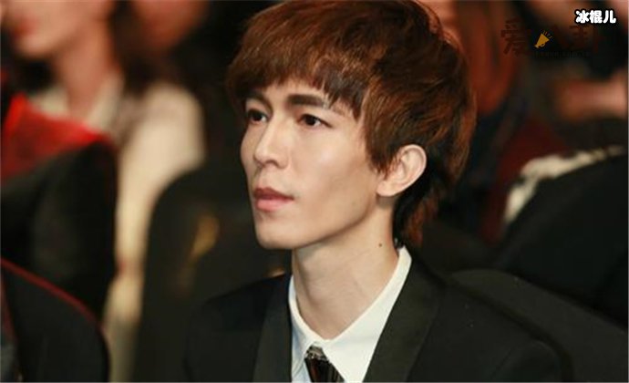 晒与时代少年团合照